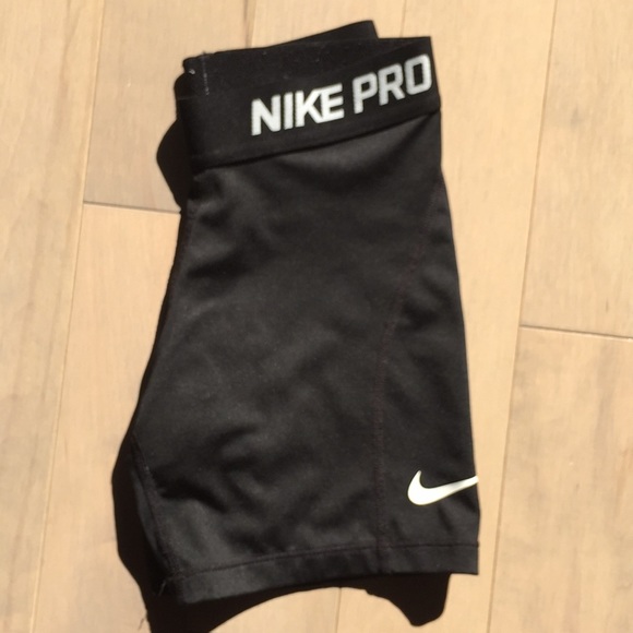 Nike pro shorts! - Picture 2 of 4